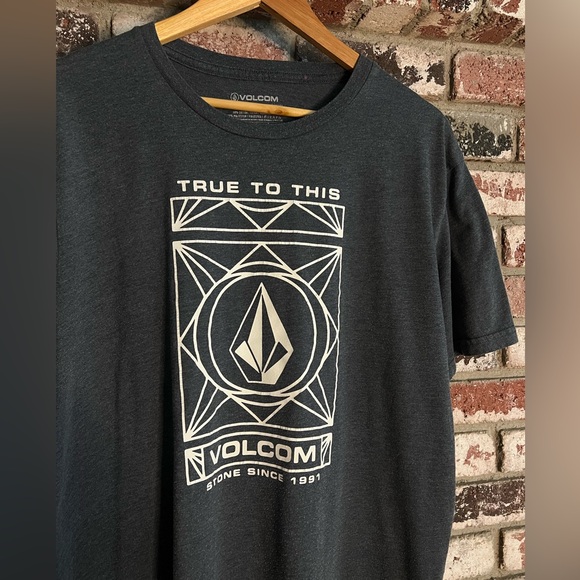 Men’s Volcom Charcoal Tee with White Logo - Picture 1 of 5